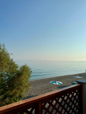 Betty's Beach House - by the Sea